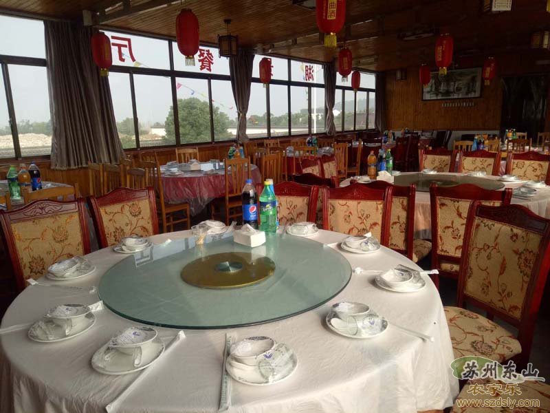 湖景用餐区